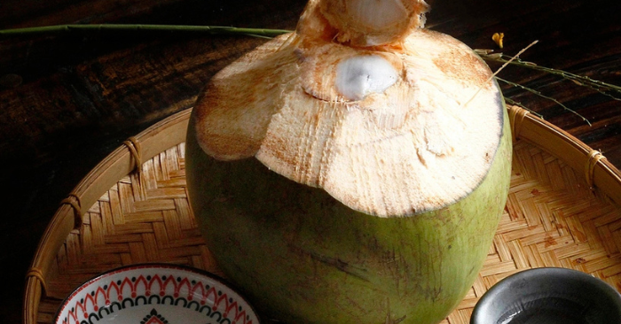 Tác dụng của nước dừa đối với hệ tiêu hóa và sức khỏe