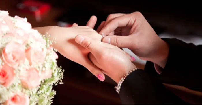 Hôn nhân hiện đại đang đối mặt với nguy cơ mong manh vì quan niệm “trao đổi giá trị”, nơi lợi ích vật chất và cảm xúc chi phối, còn ân nghĩa – nền tảng thực sự – ngày càng bị quên lãng.