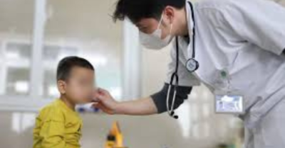 Axit – Bé 3 tuổi uống nhầm khi phụ huynh dọn dẹp đón Tết