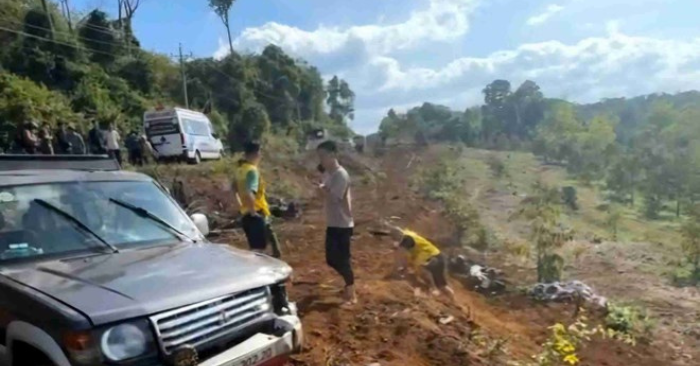 Tai nạn giao thông – Va chạm với ô tô, 3 người trong gia đình tử vong