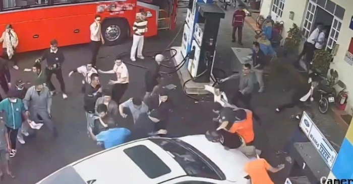 Tài xế 26 tuổi – Tạm giữ người lái ô tô lao vào đám đông ở Lâm Đồng