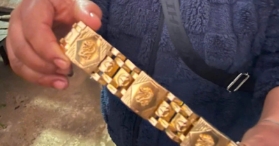 Nhặt được 1,3 cây vàng khi đi chợ sớm, người phụ nữ lập tức tìm chủ trả lại