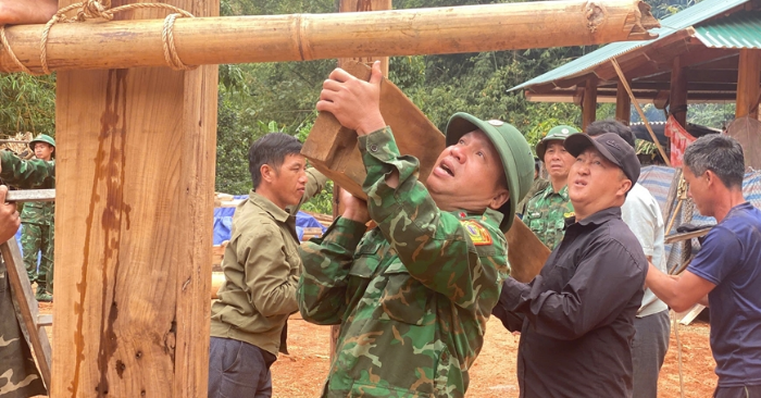 Biên phòng Tam Hợp giúp dân vùng cao đón Tết