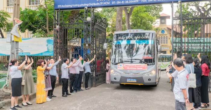 TP Hồ Chí Minh: Hàng trăm sinh viên lên chuyến xe nghĩa tình về quê đón Tết