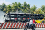 Xe giường nằm bốc cháy dữ dội trên quốc lộ 60, hơn 20 hành khách thoát nạn
