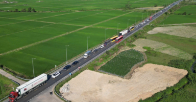 Ôtô ùn ứ kéo dài trên quốc lộ, cao tốc miền Trung