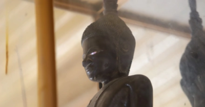 Cả bản từ chối tiền tỷ để giữ cổ vật