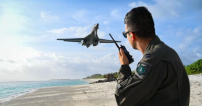 Ông Trump lại đổi ý về thỏa thuận căn cứ chung với Anh vì Iran?