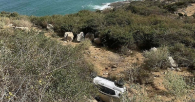 Ôtô chở ba người rơi xuống vực ở đèo ven biển Khánh Hòa