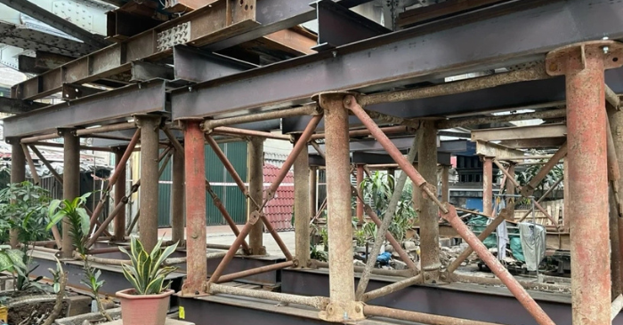 Tạm dừng tàu qua cầu Long Biên do hư hỏng kết cấu