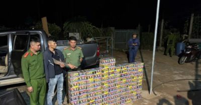 Phát hiện gần 200 kg pháo lậu giấu trong khoang bí mật xe bán tải