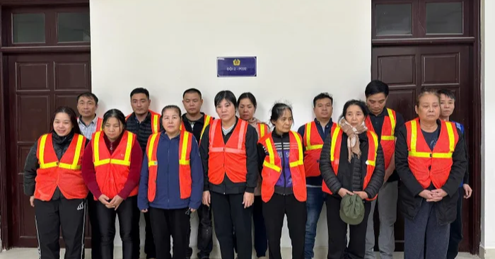 đánh bạc trên sông Hồng