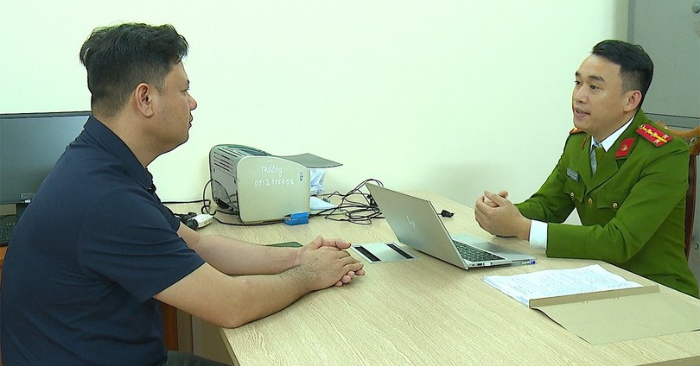 Một người đàn ông tại Hà Tĩnh bị khởi tố vì hành vi chặn đầu, khóa đuôi xe ô tô người khác và thách thức dư luận trong dịp Tết Nguyên đán vừa qua