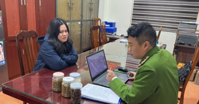 hởi tố vì hành vi sản xuất, buôn bán thực phẩm khô giả mạo các thương hiệu lớn qua mạng xã hội Facebook