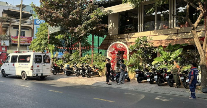 Sáng 21/02, thi thể một người đàn ông được tìm thấy trong tư thế treo cổ tại một quán cà phê ở quận Tân Bình, khiến nhân viên và người dân bàng hoàng