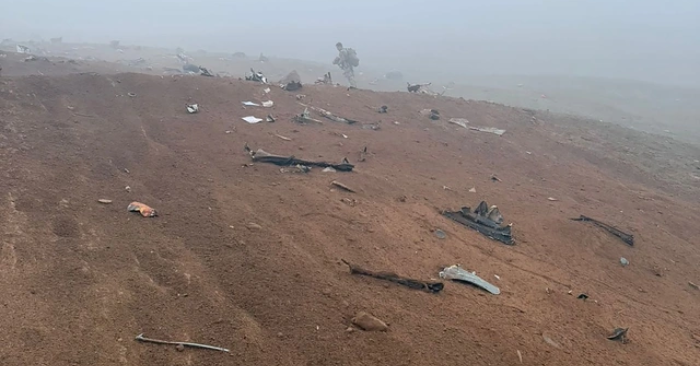 Vụ rơi trực thăng quân sự Mi-17 tại miền nam Peru khiến toàn bộ 15 người tử nạn, nhưng một chú chó nhỏ đã sống sót kỳ diệu giữa đống đổ nát tan hoang