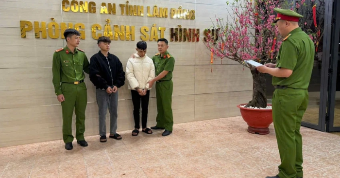 Chỉ sau 16 giờ truy xét liên tục, lực lượng chức năng đã bắt giữ hai thanh niên thực hiện vụ cướp giật dây chuyền và lắc tay trị giá khoảng 74 triệu đồng tại một tiệm vàng ở xã Quảng Lập, đồng thời thu hồi toàn bộ tang vật