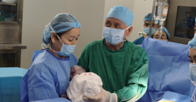 Bệnh viện Từ Dũ tặng vàng cho trẻ sinh đêm giao thừa