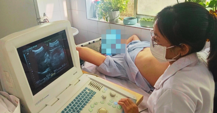 Tăng thu nhập cho nhân viên y tế cơ sở qua phụ cấp đặc thù