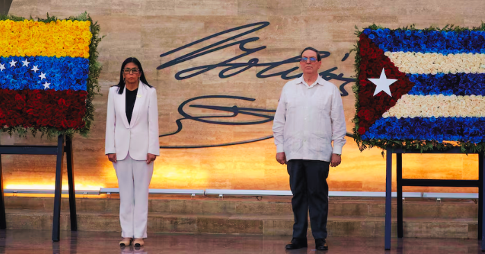 Nhân viên an ninh Cuba rời Venezuela khi Mỹ siết chặt vận tải dầu