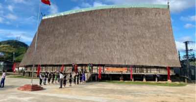 Biểu tượng văn hóa của làng Kon Brăp Ju bị lửa thiêu rụi trong chiều gió mạnh