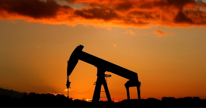 Giá xăng dầu hôm nay 5-2 lập đỉnh mới do tồn kho tại Mỹ giảm sâu