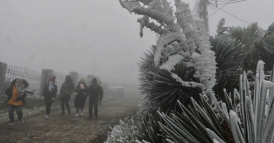 Không khí lạnh tràn về mang theo mưa rét và nguy cơ băng tuyết