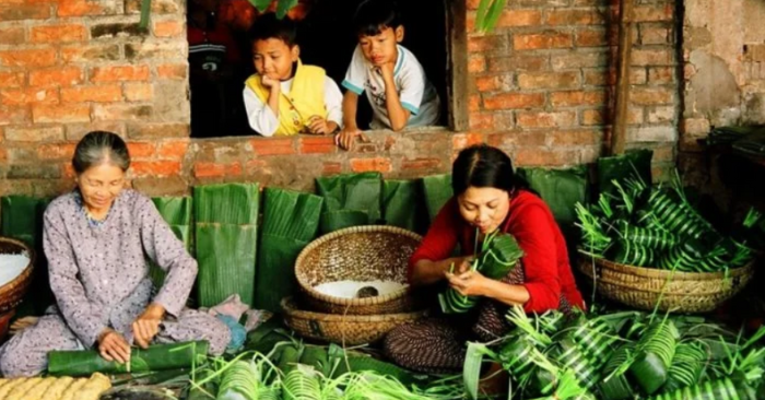 Tết với nhiều người xa quê không chỉ là một kỳ nghỉ mà còn là hành trình trở về ký ức, nơi những giá trị gia đình và truyền thống được đánh thức giữa nhịp sống hiện đại hối hả.