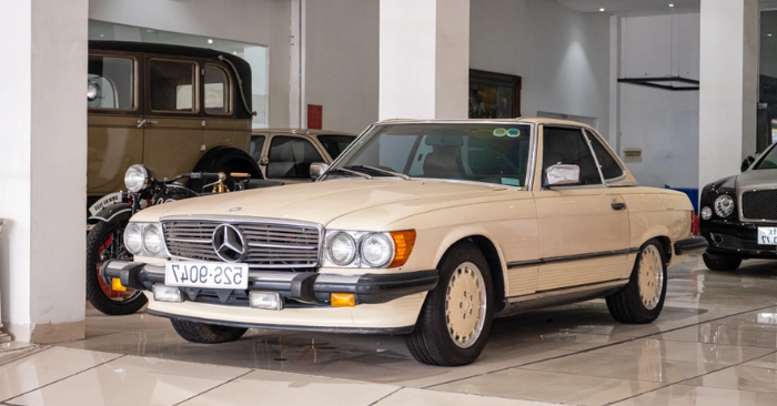 Mercedes-benz 560 sl: huyền thoại xe cổ hiếm hoi tại việt nam