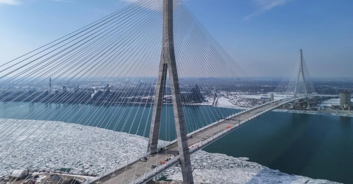 Tổng thống Trump dọa chặn khánh thành cây cầu nối Mỹ và Canada