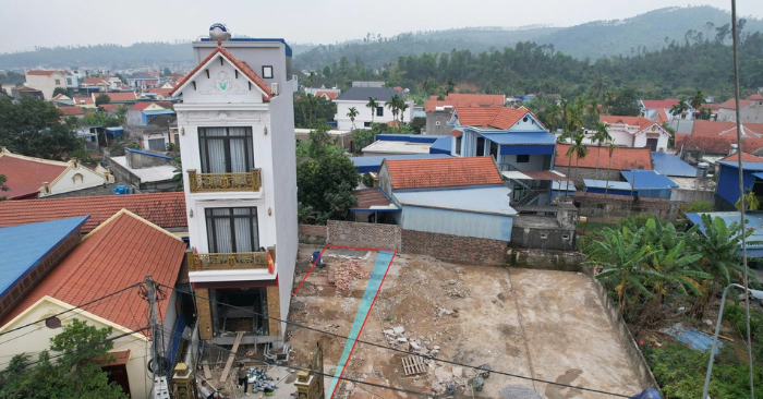 Một gia đình tại Hải Phòng phải di dời nhà vì xây nhầm đất