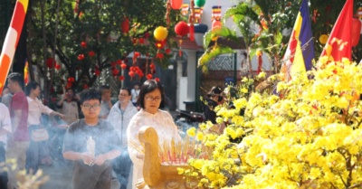 Nét đẹp đi lễ đầu xuân của người dân thành phố Hồ Chí Minh