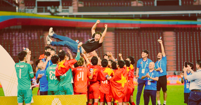 Bóng đá nội: Nhìn lại những thăng trầm trong năm qua