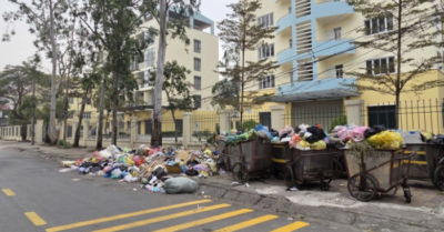 Rác thải ùn ứ Sầm Sơn tràn lan phố phường