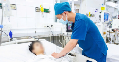 Nam sinh nguy kịch do biến chứng hiếm gặp của sốt xuất huyết