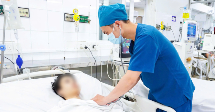 Nam sinh nguy kịch do biến chứng hiếm gặp của sốt xuất huyết