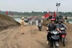 Phú Thọ: Ô tô con và xe bán tải chính thức được đi qua cầu phao Đoan Hùng