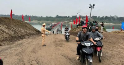 Phú Thọ: Ô tô con và xe bán tải chính thức được đi qua cầu phao Đoan Hùng