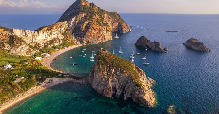 Khám phá hòn đảo thiên đường “không dấu chân người” ở Italy