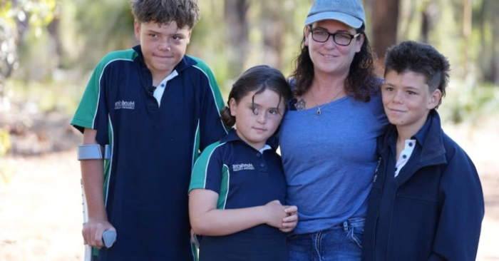 Thiếu niên kể 4 tiếng bơi giữa biển động tìm người cứu gia đình