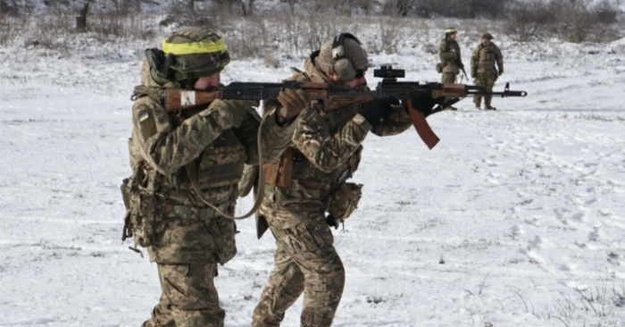 Cách binh sĩ Ukraine sinh tồn trong hầm hào băng giá