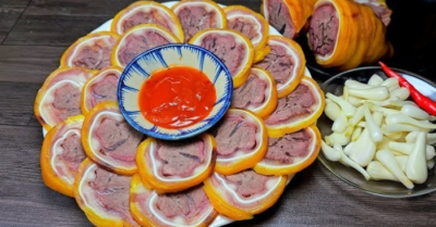 Cách làm tai heo cuộn bắp bò ủ muối lạ miệng ngày Tết