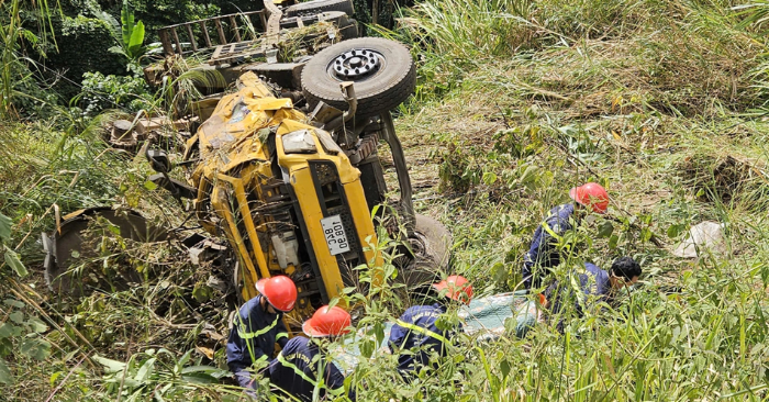 Xe tải lao xuống vực trên đèo Bảo Lộc; tài xế tử vong