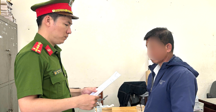 Do mâu thuẫn cá nhân kéo dài nhiều năm, một người đàn ông ở Quảng Ngãi đã mang rựa đến tiệc tân gia chém nhạc công trọng thương, gây hoang mang dư luận địa phương