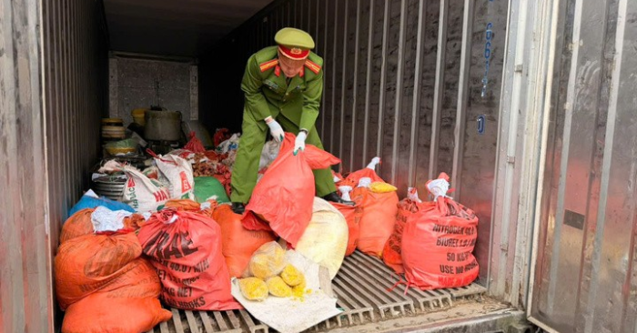 c Ninh phát hiện cơ sở sản xuất riềng xay trộn chất Vàng O và chất tẩy đường bị cấm trong thực phẩm. Gần 2 tấn sản phẩm bị thu giữ, nguy cơ đe dọa sức khỏe người tiêu dùn