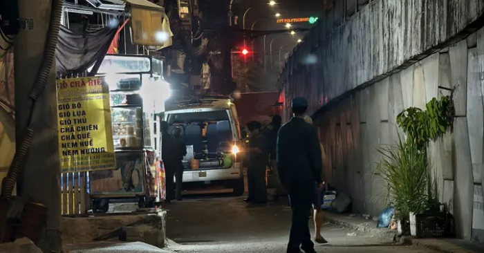 Rạng sáng 5-2, một vụ hỏa hoạn xảy ra tại căn nhà nằm sâu trong hẻm nhỏ đường Tô Ký, phường Đông Hưng Thuận khiến 3 người tử vong