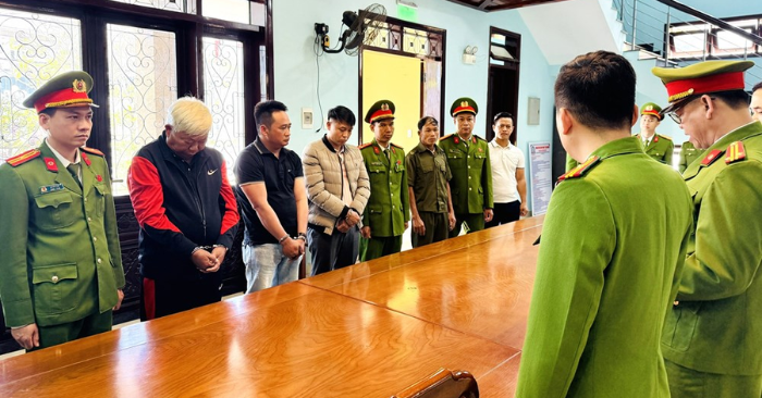 vụ án, khởi tố bị can và bắt tạm giam 3 người liên quan đến việc khai thác trái phép hơn 11.000m² cao lanh ngoài phạm vi cấp phép, gây thất thoát tài nguyên với giá trị ước tính trên 9 tỉ đồng