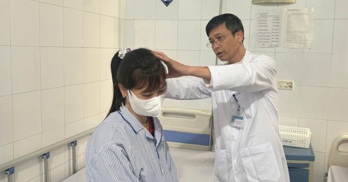 Người bệnh được phát hiện nhiễm đồng thời 5 loại ký sinh trùng hiếm gặp, trong đó có sán lá gan lớn, dẫn đến tổn thương gan dù không có các yếu tố nguy cơ thường thấy