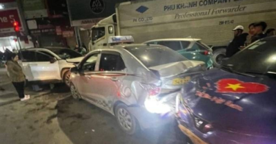 Nữ tài xế ô tô đi ngược chiều gây tai nạn liên hoàn 5 xe trên đường Quang Trung Hà Nội