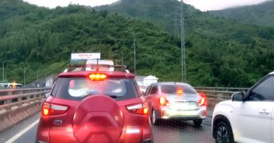 Áp lực giao thông đè nặng lên hầm đèo Cả trong ngày cao điểm